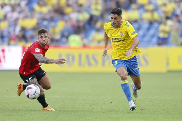 🔥 El lateral que acompañará a Romain Perraud - Ficherio